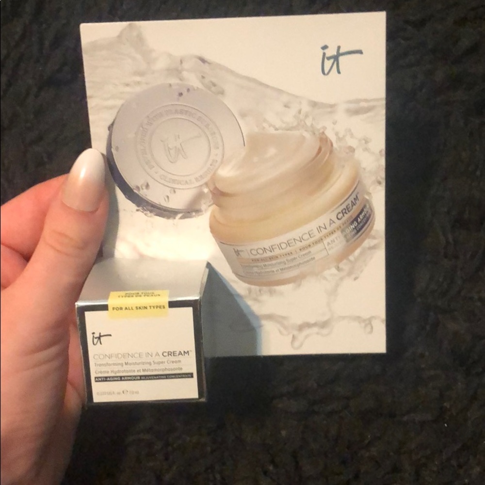 It cosmetics confidence in a cream